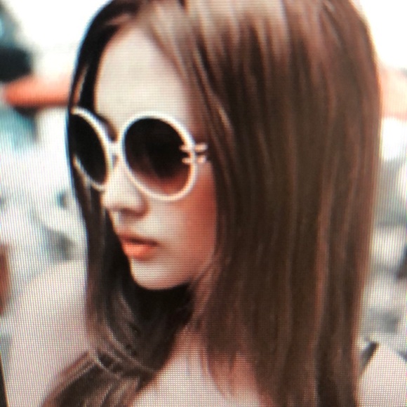 Meet your Posher, Ralap - Picture 1 of 1